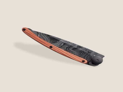 Deejo Serrated 37g, Coral wood / Topography