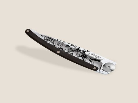 Deejo 37g, Ebenholz / Dandy skull