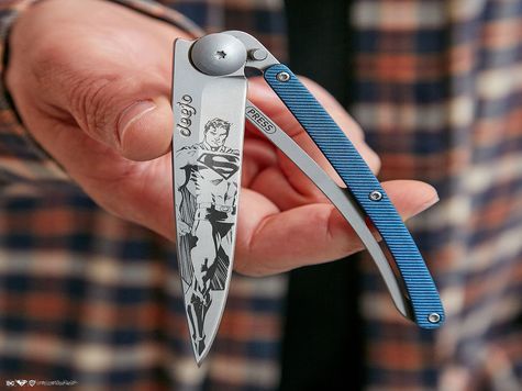 Deejo 37g, Aluminium blau / Superman