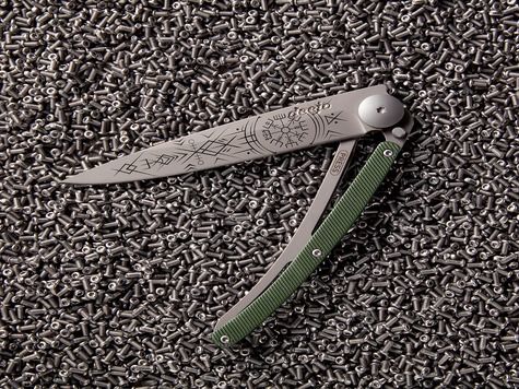 Deejo 37g, Khaki-Aluminium / Wikinger Vegvisir